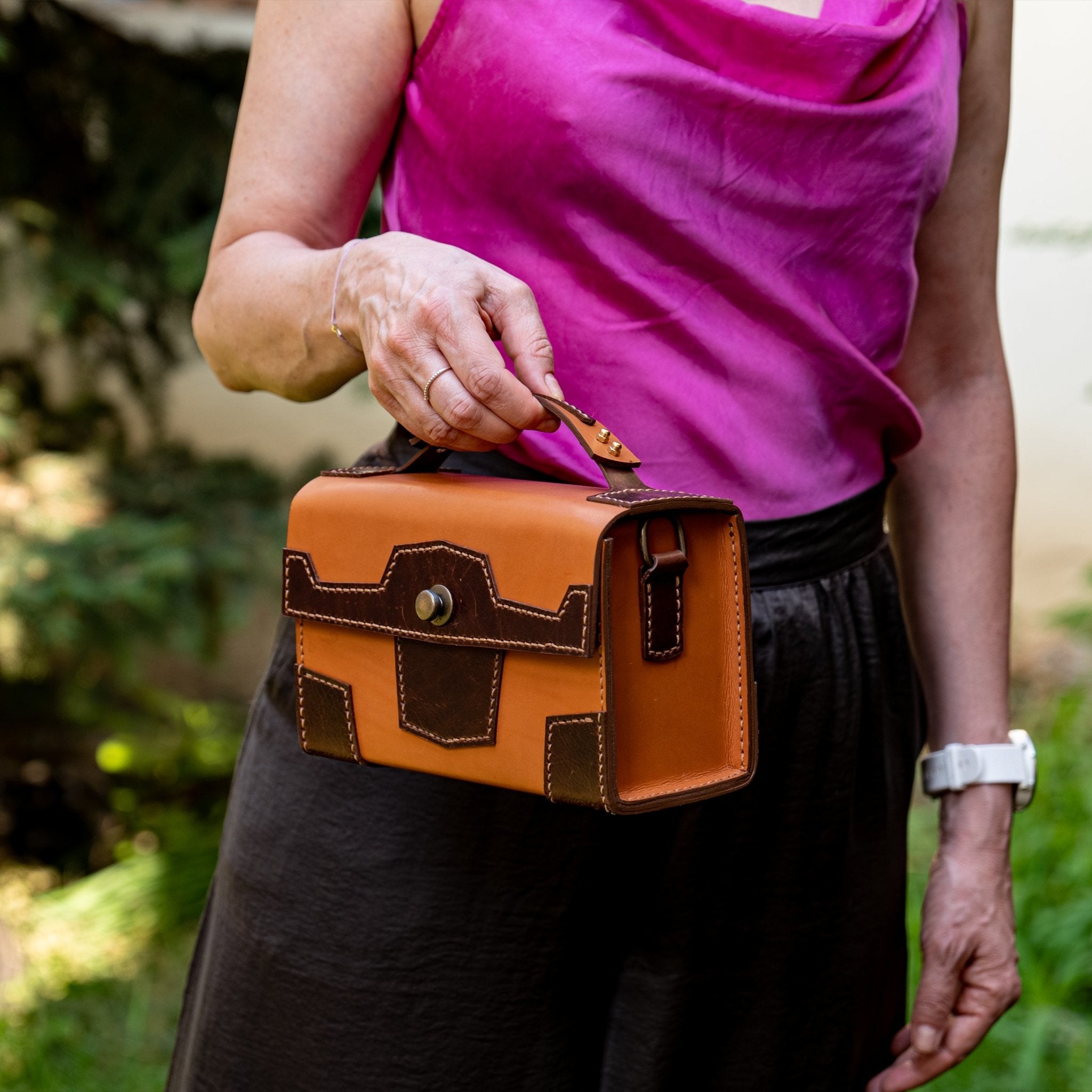 PDF Pattern and Instructional Video for Iris Crossbody Bag - Vasile and Pavel Leather Patterns