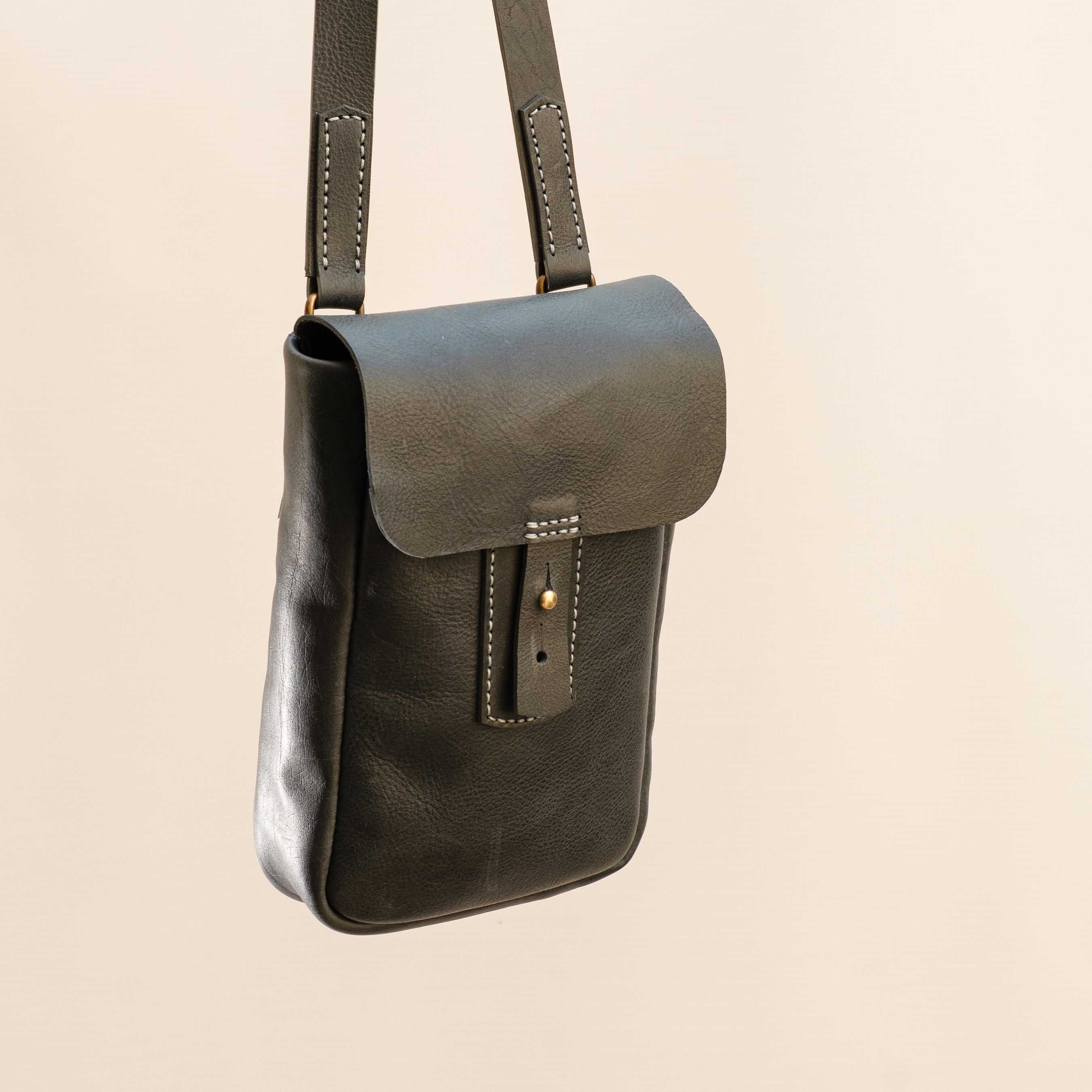  Leather Avery vertical messenger bag - PDF pattern + DXF + Video by Vasile and Pavel - side view