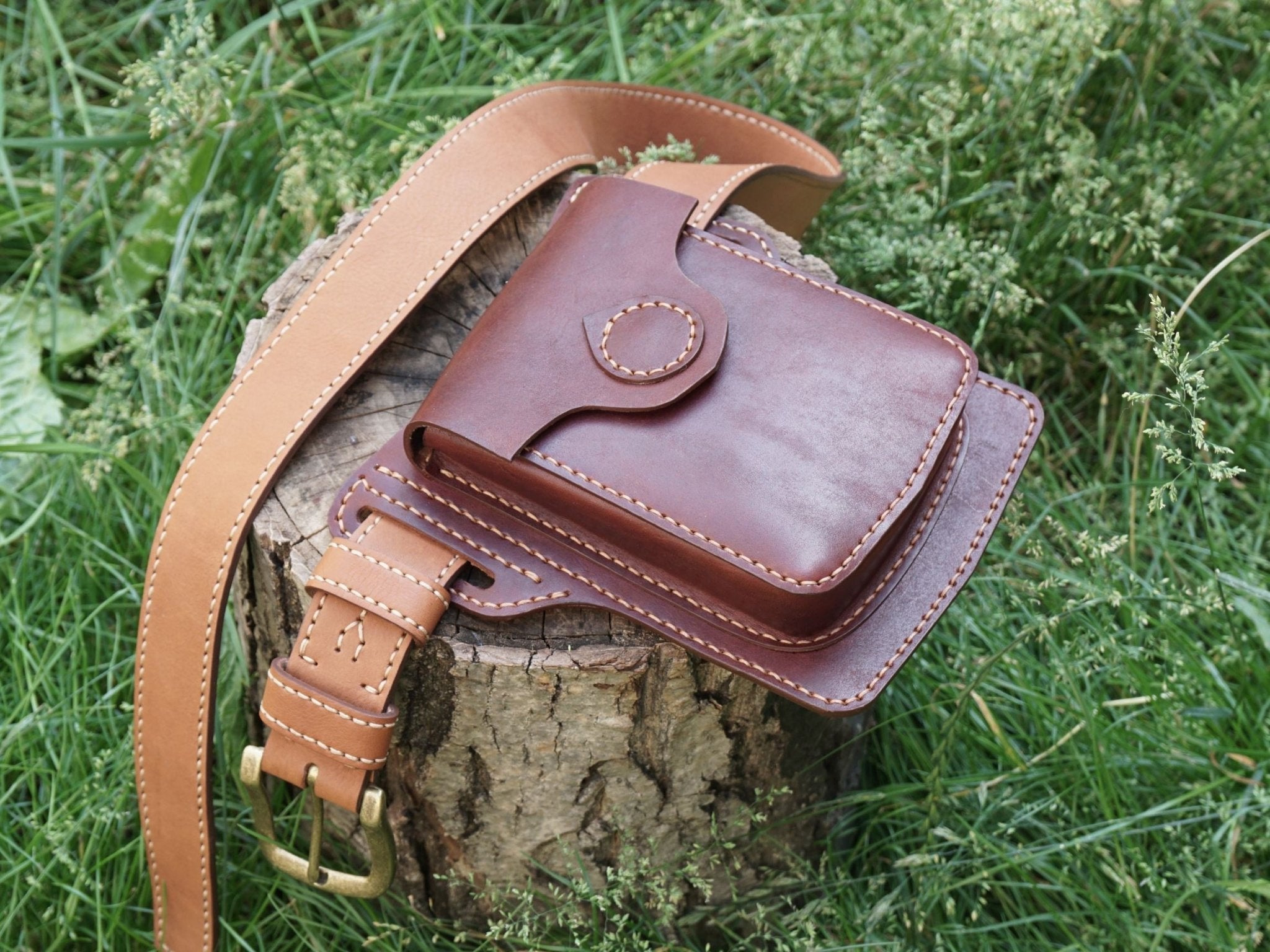 DIY Leather Belt Bag // Free Pattern & Tutorial